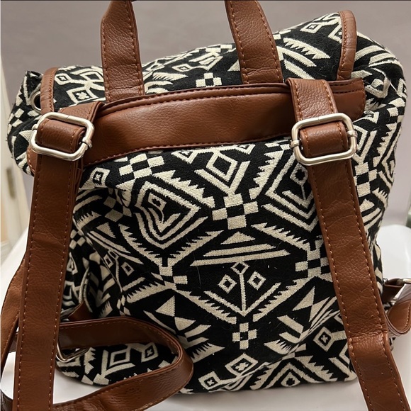Calypso Studios Tribal Print Drawstring Backpack - Picture 3 of 10